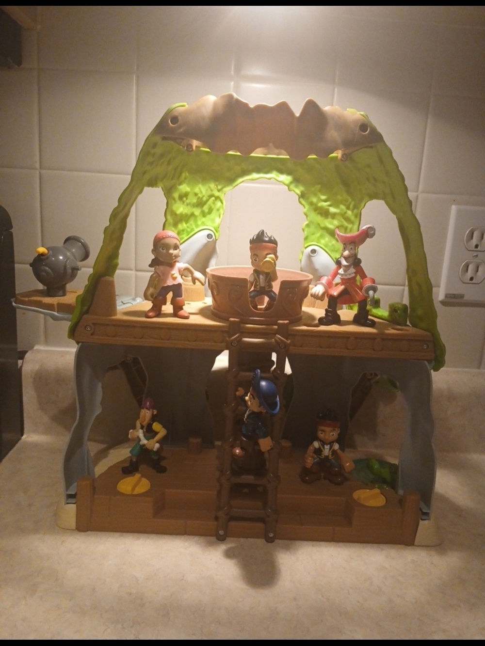 Disney Jake and the Never Land Pirates Playset - Green & Brown
